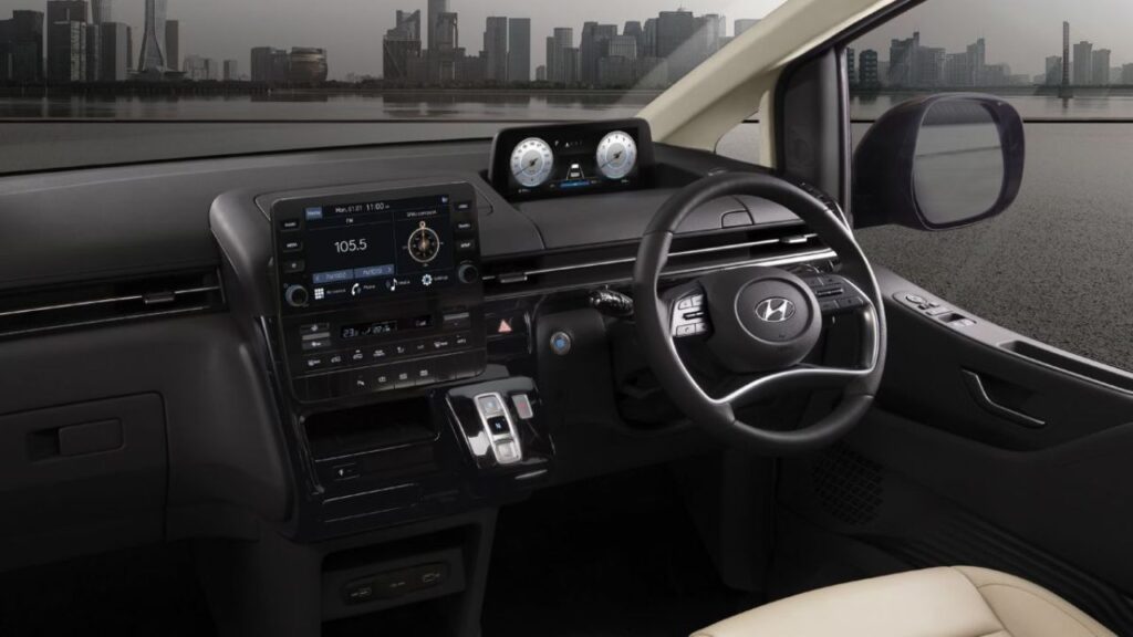 Hyundai Staria interior 